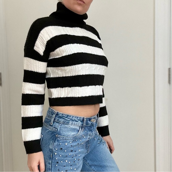 Turtle Neck Cable Knit Cropped Stripe Sweater - Picture 3 of 9